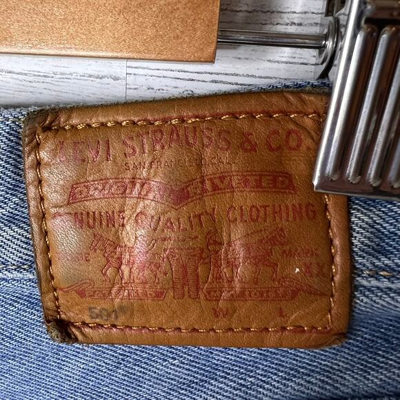 Levis Shorts Womens Size W25 Button Fly Cut Off 100% Cotton Distressed - Picture 2 of 16